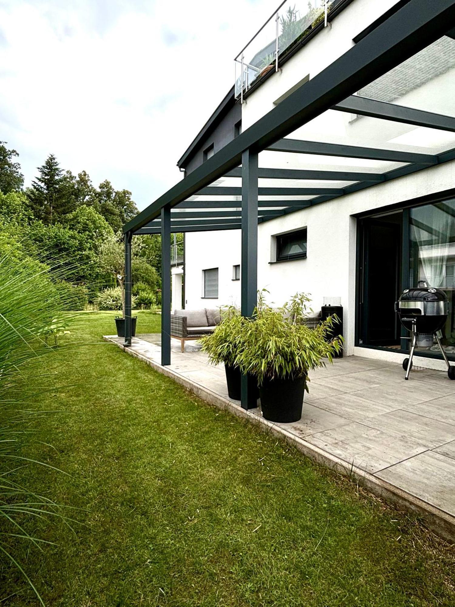 Schoene Wohnung Mit Terrasse Und Parkplatz Velden am Wörthersee Kültér fotó