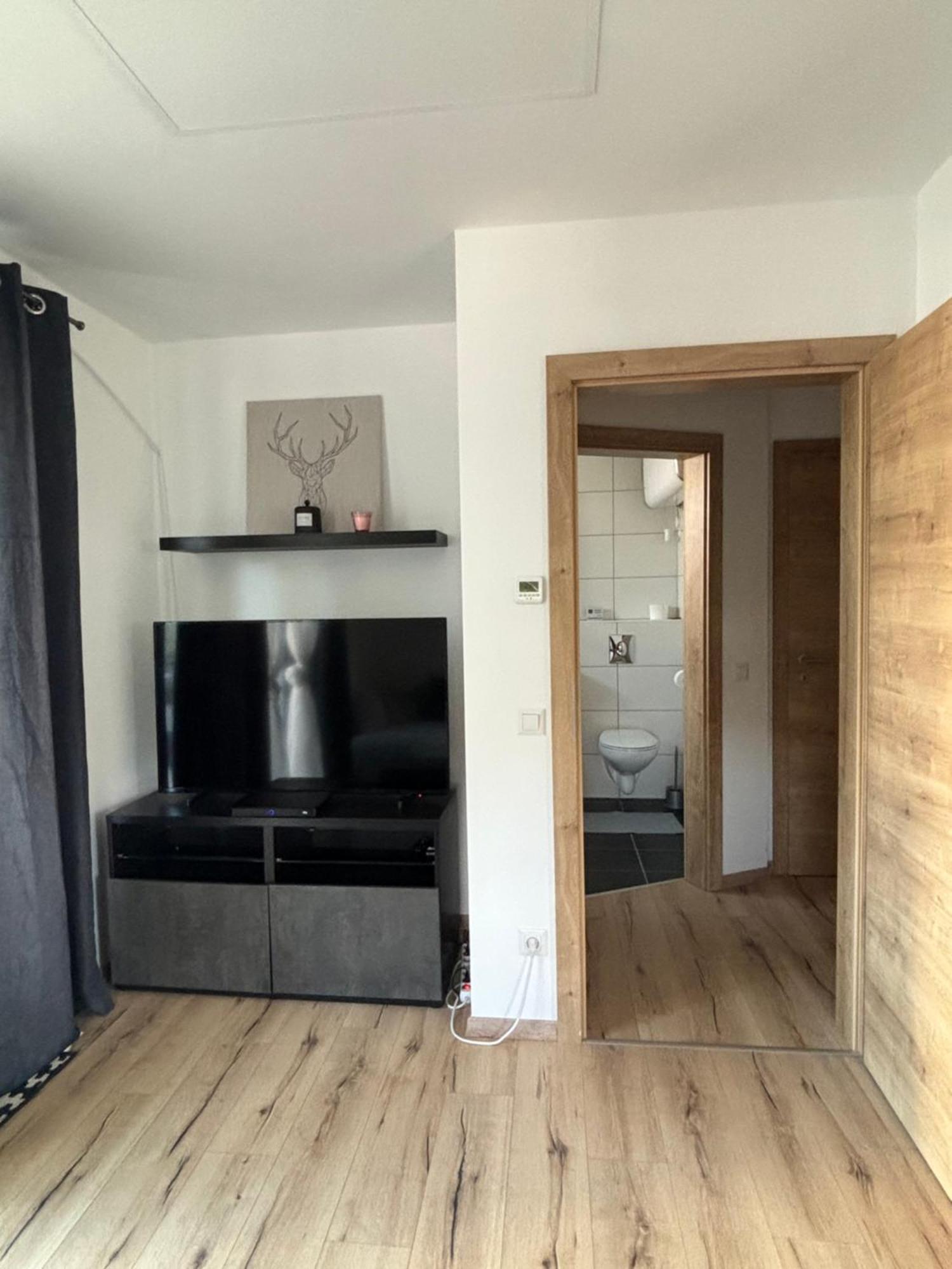 Schoene Wohnung Mit Terrasse Und Parkplatz Velden am Wörthersee Kültér fotó