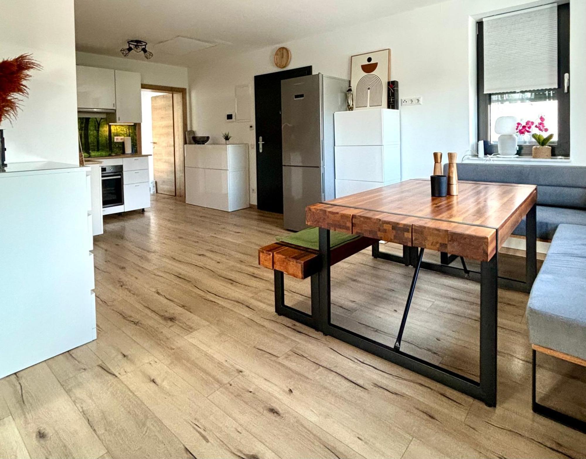Schoene Wohnung Mit Terrasse Und Parkplatz Velden am Wörthersee Kültér fotó