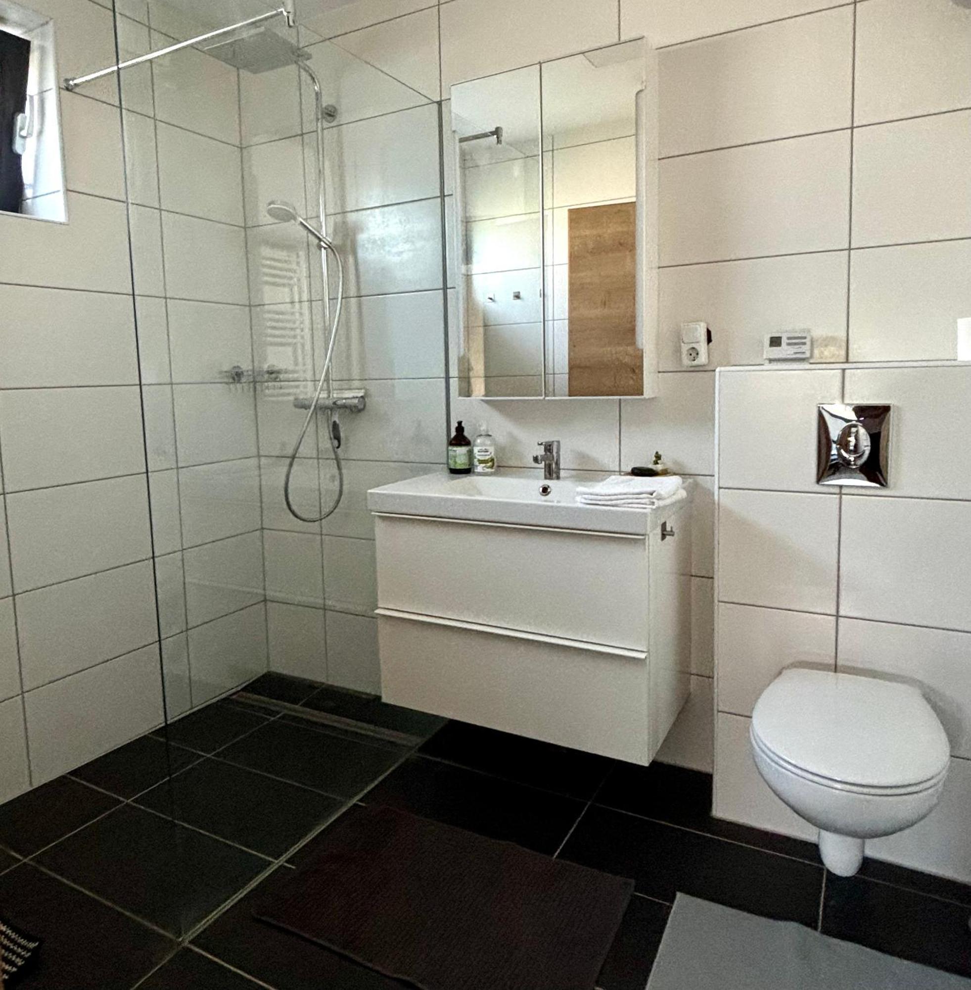 Schoene Wohnung Mit Terrasse Und Parkplatz Velden am Wörthersee Kültér fotó