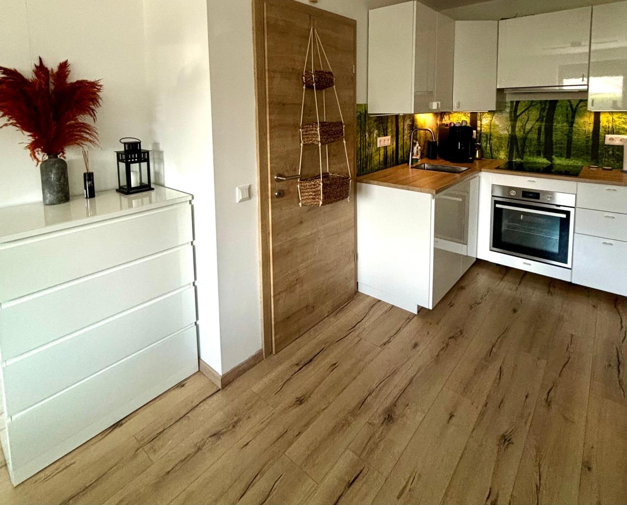 Schoene Wohnung Mit Terrasse Und Parkplatz Velden am Wörthersee Kültér fotó