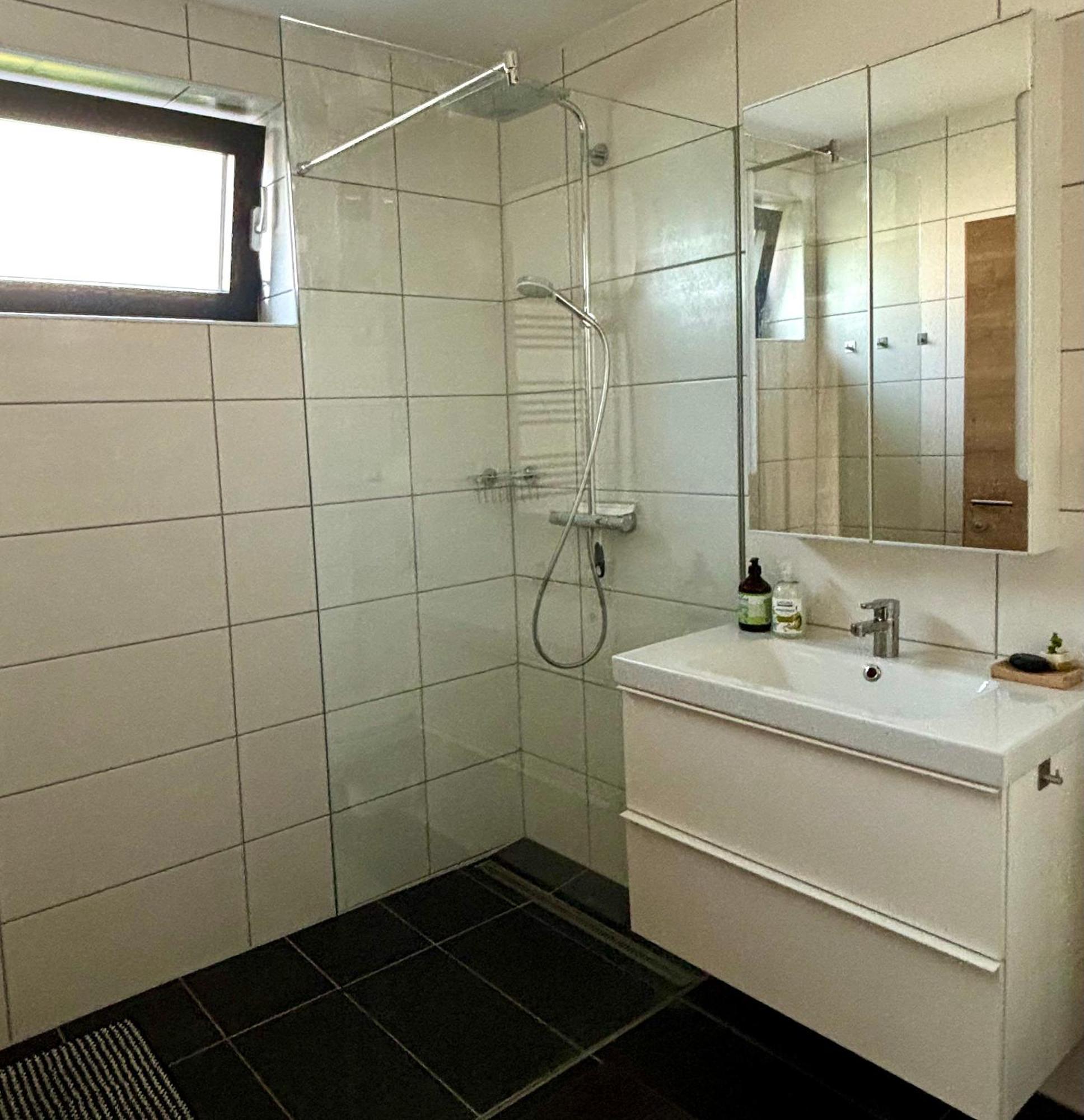 Schoene Wohnung Mit Terrasse Und Parkplatz Velden am Wörthersee Kültér fotó